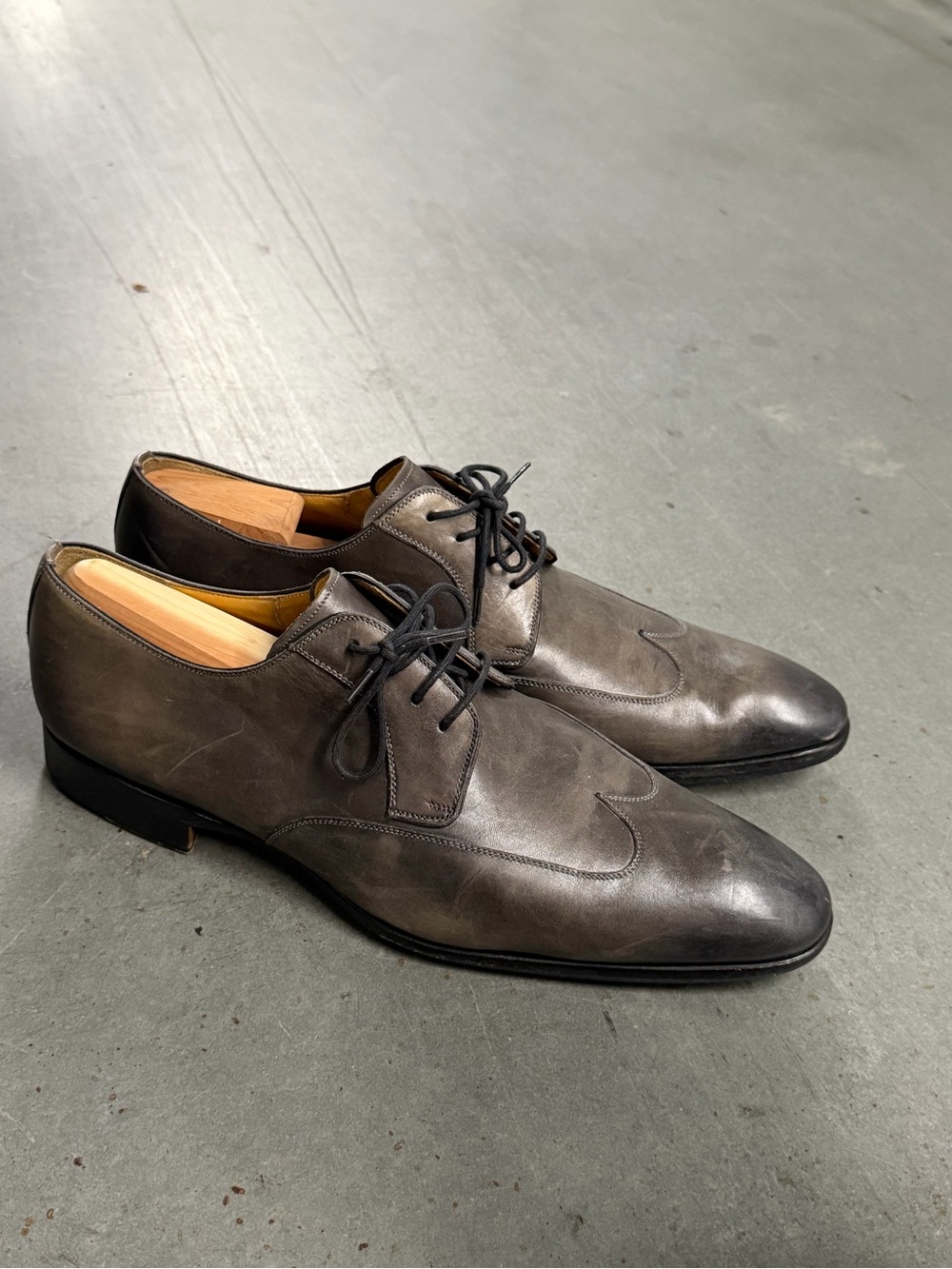 Magnanni Charcoal Gray Leather Wingtip Derby Shoes